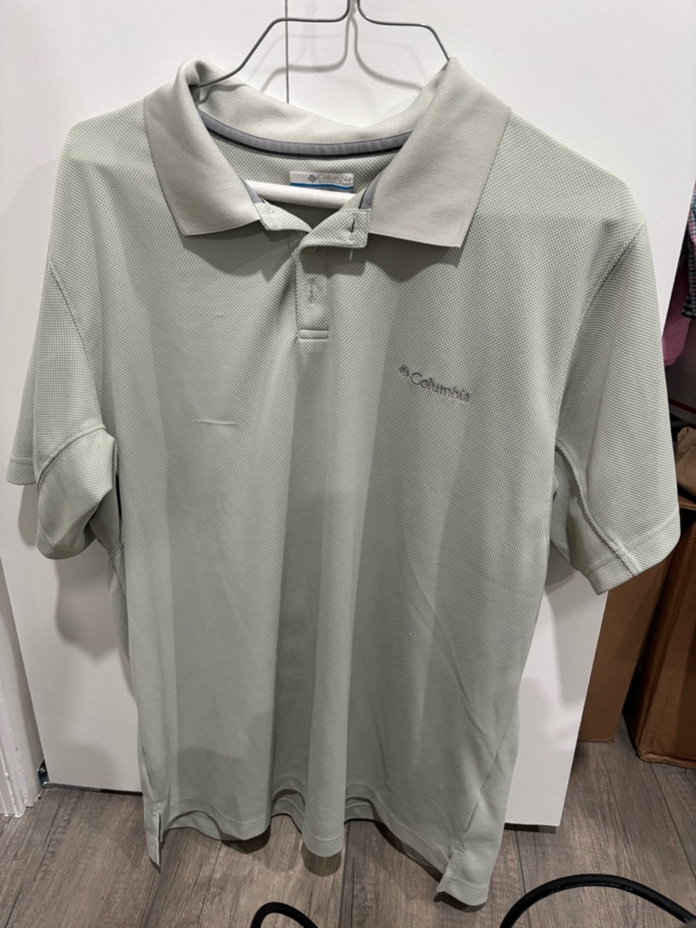 Columbia Olive Polo - men’s large (flaw)